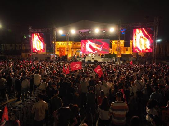 Adana'da 19 Mayıs kutlamaları kortej ve Gripin konseriyle sürdü