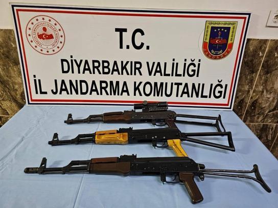 Diyarbakır’da aracında 3 uzun namlulu tüfekle yakalanan sürücüye gözaltı