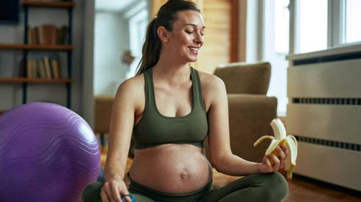Hamilelikte muz yemek bebeğe kilo aldırıyor mu? Ölçüyü aşmamakta fayda var