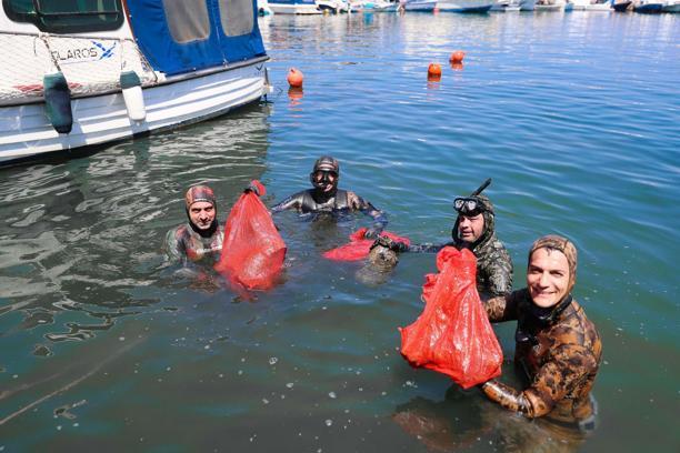 Aliağa'da deniz dibi temizliği yapıldı