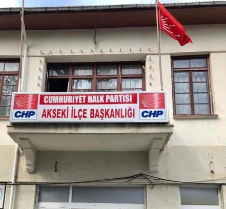 CHP Akseki yönetiminden 8 üye istifa etti