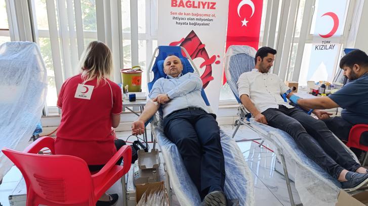 Amasya’da Belediye Başkanı ve personelinden kan bağışı