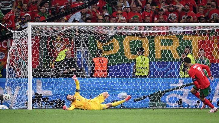 Portekiz, Slovenya'nın rüyasını seri penaltılarda bitirdi!