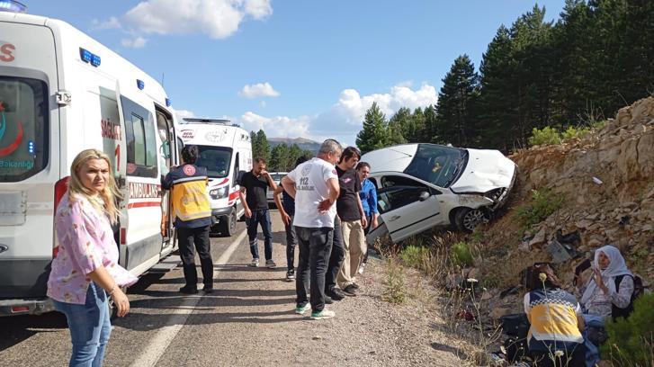 Tufanbeyli'de trafik kazası: 3 yaralı