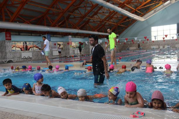 Bitlis'te yüzme kursuna büyük ilgi