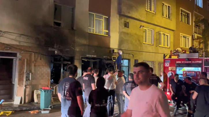 Bursa'da,  mobilya döşeme atölyesine çıkan yangın söndürüldü