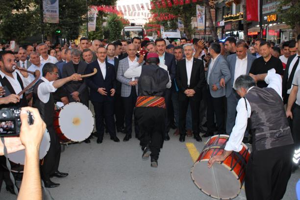 Malatya’da Kayısı Festivali kortej yürüyüşü ile başladı