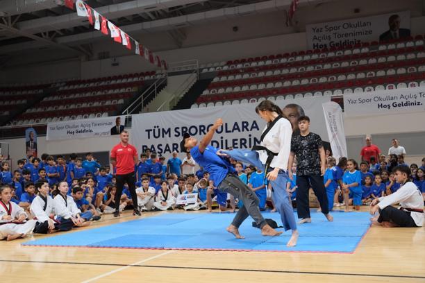 Adana Büyükşehir Yaz Spor Okulları'nda 18 bin 870 çocuk eğitim alıyor
