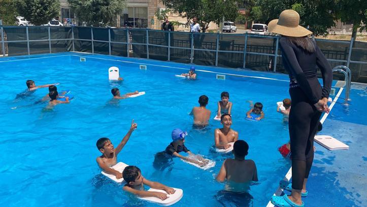 Mardin’de çocuklar için yüzme kursu