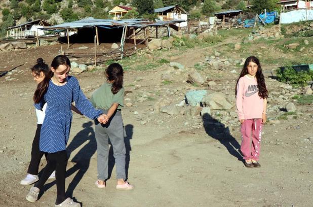 Şeker hastalığından gözleri kapanan 7 yaşındaki Sudenaz, görmek istiyor