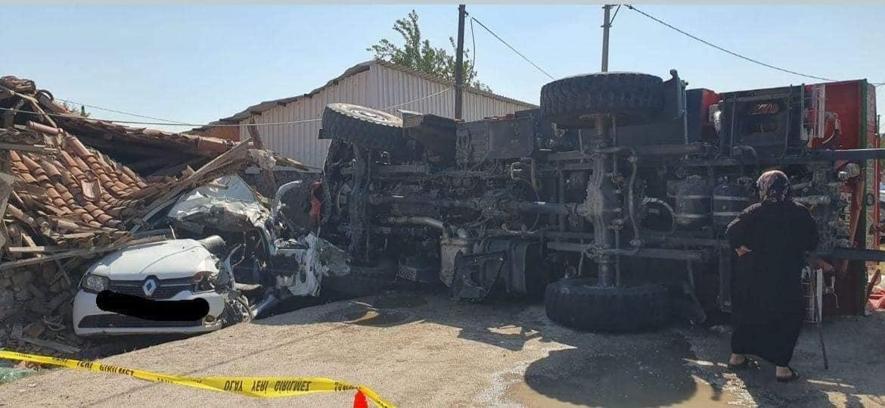 Orman yangınına giden arazöz, otomobilin üzerine devrildi: 3 yaralı