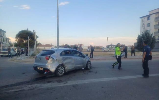 Aksaray'da tarım işçilerinin taşındığı minibüs ile otomobil çarpıştı: 7 yaralı