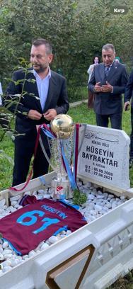 Trabzonspor'dan kansere yenilen küçük taraftarın kabrine şampiyonluk kupalı ziyaret