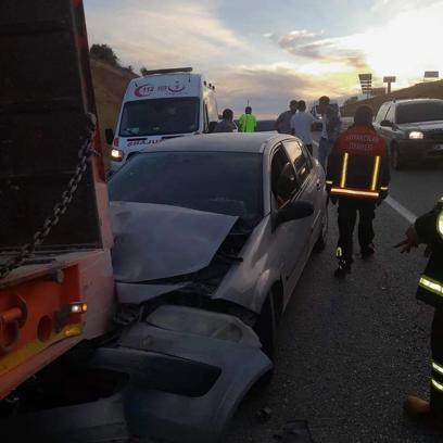 Elazığ'da otomobil çekiciyle çarpıştı: 2 yaralı