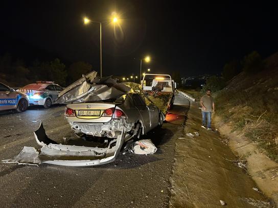 Direksiyon hakimiyetini kaybettiği otomobilden fırlayan sürücü öldü