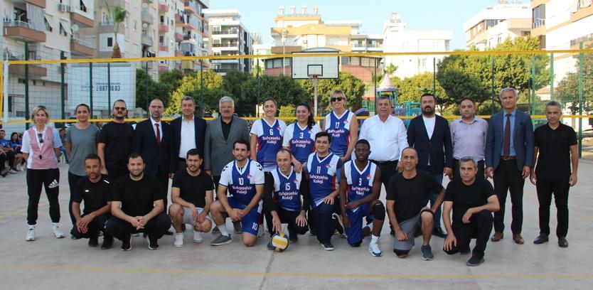 Kumluca'da öğretmenler arası voleybol turnuvası