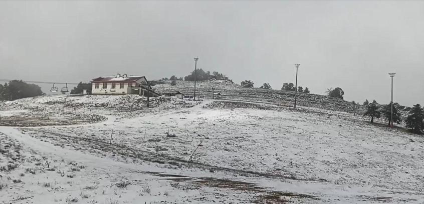 Keltepe kayak merkezi beyaza büründü