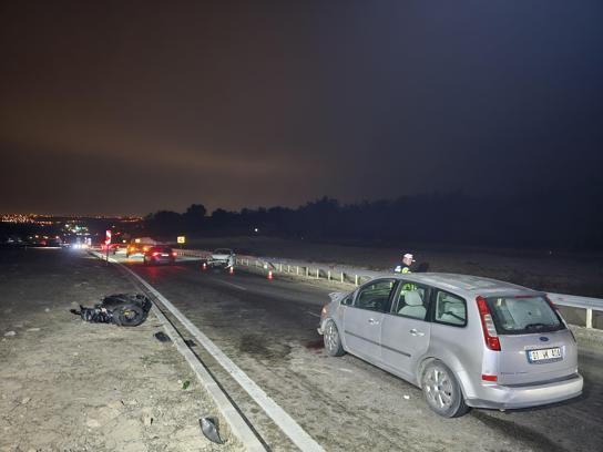 Adana'da otomobil, motosiklete çarpıştı: 1 ölü, 3 yaralı