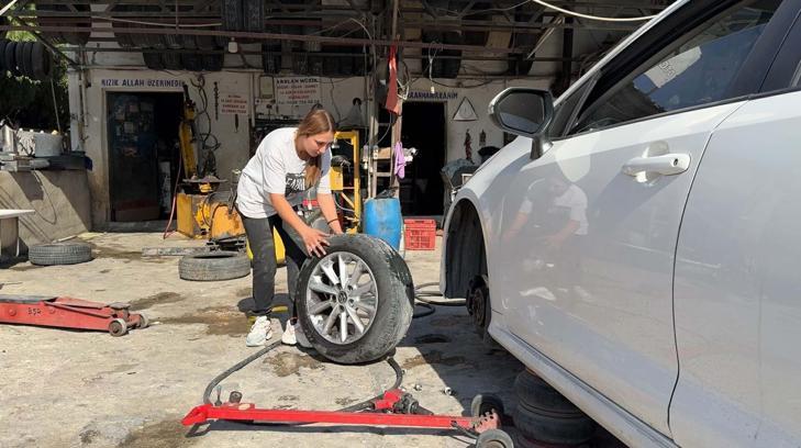 Anne ve babasından öğrendiği lastik tamiri mesleği oldu