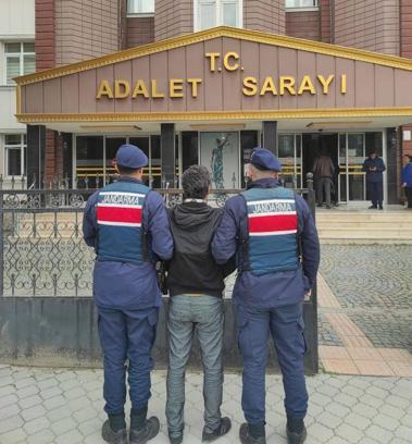 Samsun'da 8 yıl 4 ay hapisle aranan hükümlü, saklandığı evde yakalandı