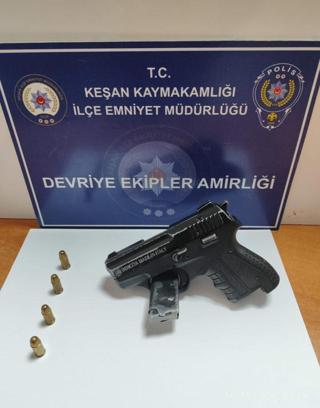 Üzerinde ruhsatsız tabancayla yakalandı