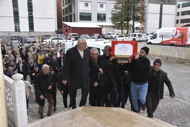 Irak ve Bitlis'te kalp krizi geçiren 2 güvenlik korucusu toprağa verildi