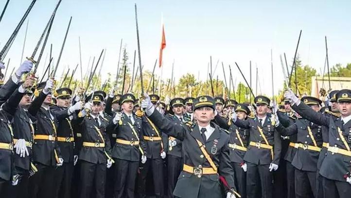 Son dakika: Teğmenlerin kılıçlı yemini! MSB kaynaklarından yeni açıklama: Disiplinsizliğin 'ama'sı, 'lakin'i, 'fakat'ı olmaz