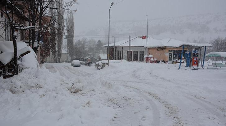 Tokat ve Sivas'ta eğitime 1 gün kar engeli