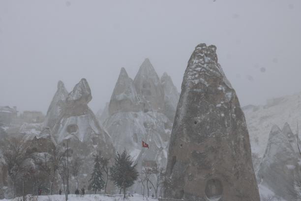 Kapadokya beyaz örtüyle kaplandı