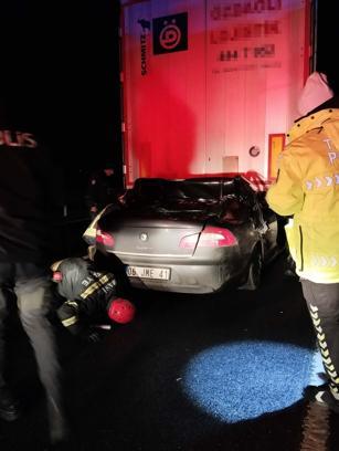 Manisa'da TIR'a arkadan çarpan otomobilin sürücüsü hayatını kaybetti