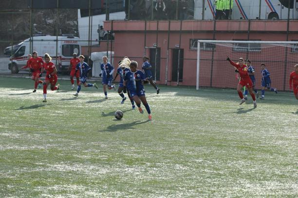 Hakkarigücü Kadın Futbol Takımı, Amed Sportif Faaliyetleri 2-0 yendi