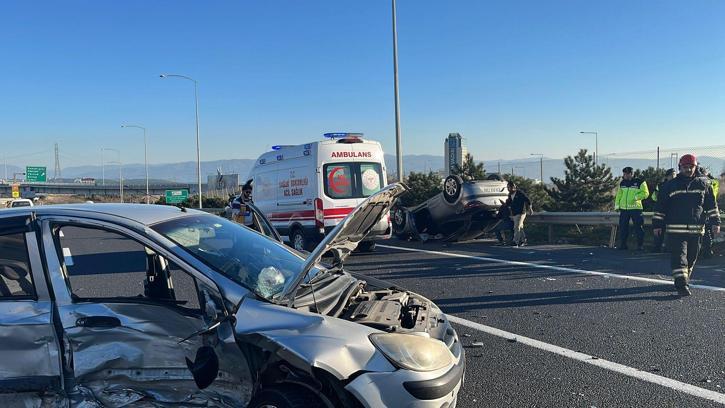 TEM'de otomobiller çarpıştı: 2 yaralı