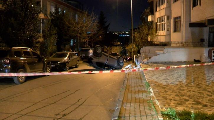 İstanbul - Küçükçekmece’de binaya çarpan otomobil doğal gaz kutusunu kırdı