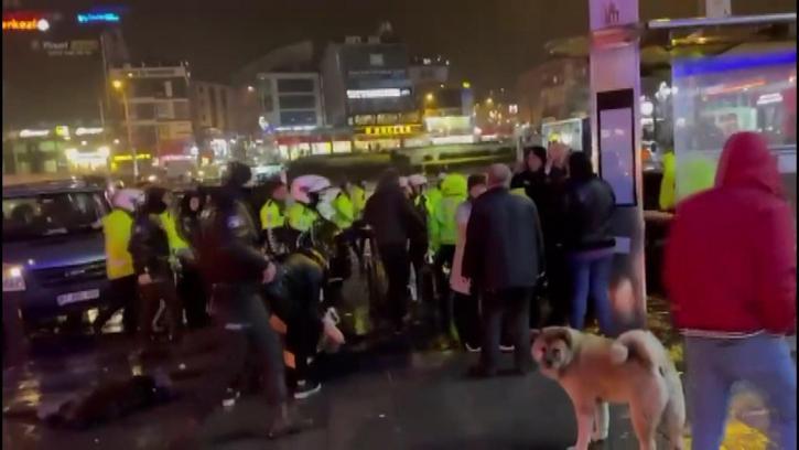 İstanbul-Çekmeköy'de polis otosuna çarpan sürücünün yakınları polise saldırdı; 4 polis yaralandı