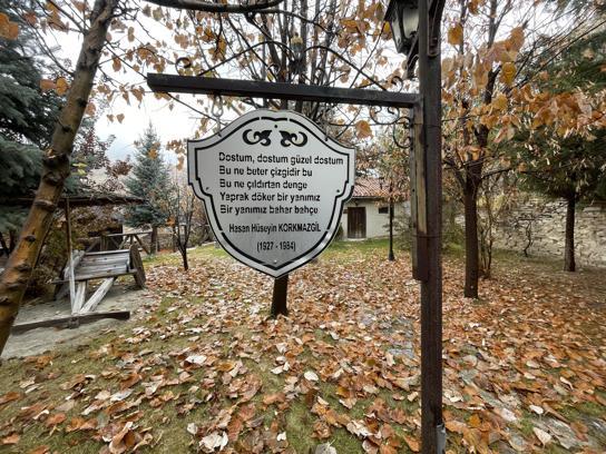 Şair Korkmazgil'in anı evi 'Yaprak döker bir yanımız' dizelerini yansıtıyor