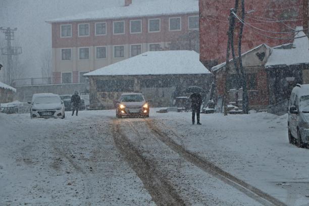 Karlıova’da 7 köy yolu ulaşıma kapandı