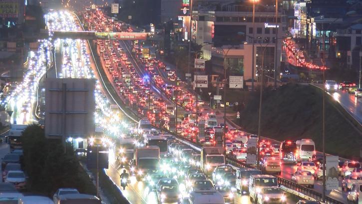 İstanbul - İstanbul'da trafik yoğunluğu yüzde 89’a ulaştı