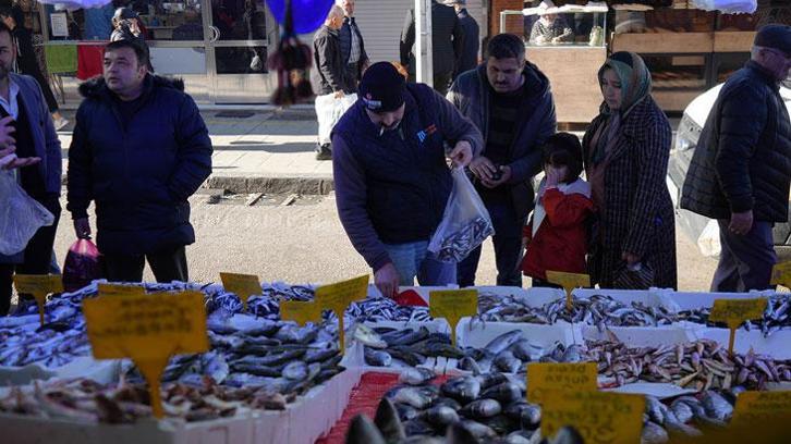 Hamsinin kilosu yarı yarıya düştü