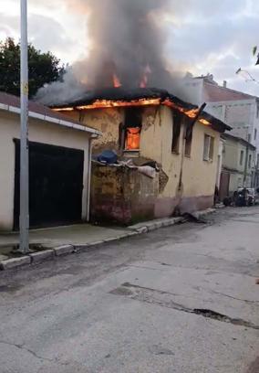 İzmir'de 6 kardeşin dumandan etkilendiği yangın bacadan çıkmış