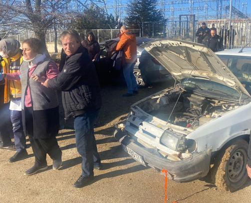 Otomobille kamyonet çarpıştı: 5 yaralı