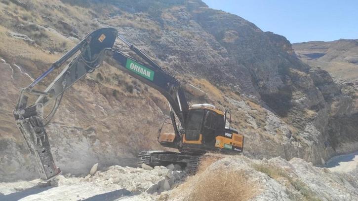 Hasankeyf’te, erozyon servis yolunun bakımı yapıldı