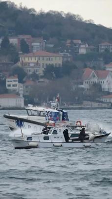 İstanbul-Üsküdar'da denize düşen balıkçıyı diğer teknedekiler kurtardı; o anlar kamerada