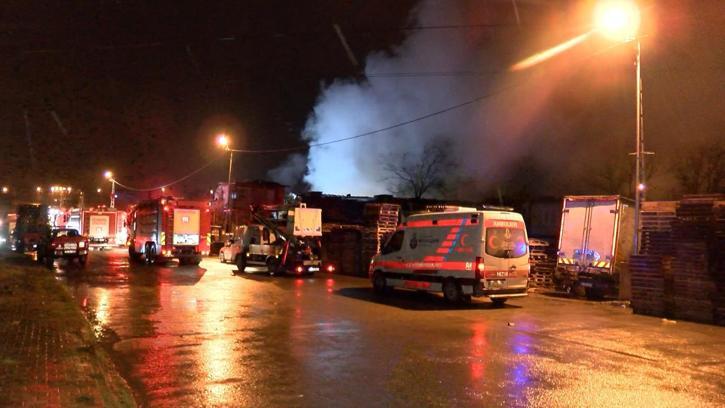 Tuzla’da palet fabrikasında yangın