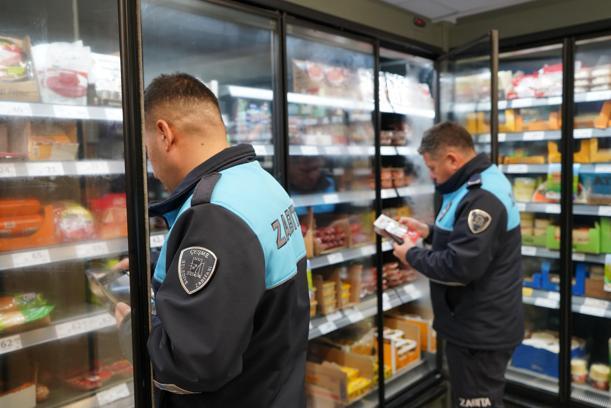 Çeşme Belediyesi'nden zincir marketlere 'fahiş fiyat' denetimi