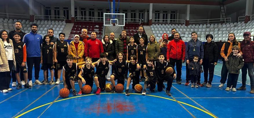 Erdemli’de gençler basketbola yöneldi