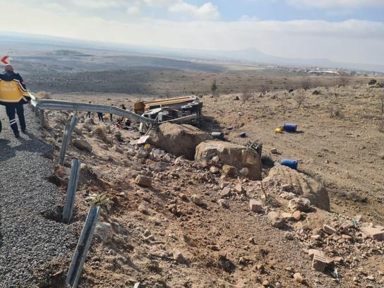 Niğde'de Kamyon Devrildi: 1 Ölü, 1 Yaralı