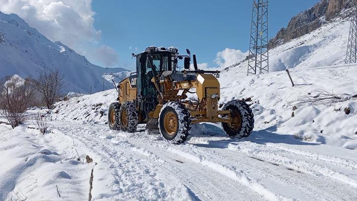 Şırnak'ta kardan kapanan 9 köy yolu ulaşıma açıldı