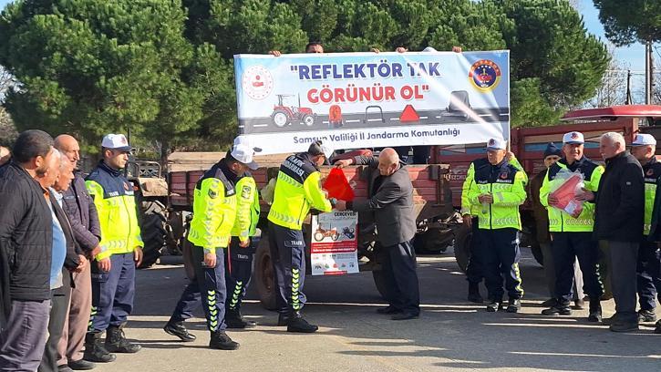 Samsun'da jandarma çiftçilere eğitim verip reflektör dağıttı