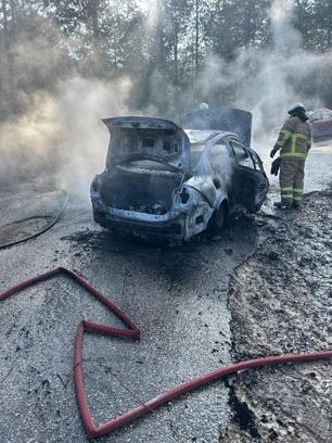 Karabük'te seyir halindeki otomobil yandı