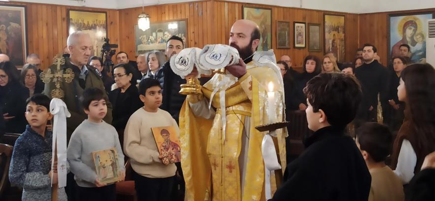 Hatay'da depremde hayatını kaybedenler için kilisede ayin